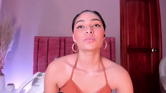 Snapshot of LunaAspen_ chatting on February 4, 2026, 6:03 pm LunaAspen online show from February 4, 2026, 6:03 pm