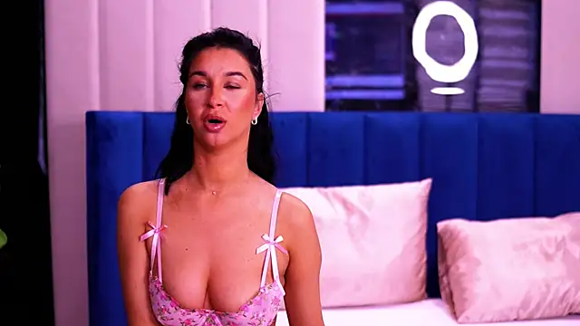 FrancescaDante online show from April 24, 2026, 6:49 am