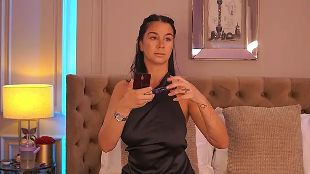 FrancescaDante online show from July 25, 2026, 5:27 am