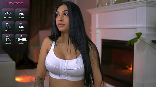 EmaHallee online show from October 23, 2025, 3:28 am