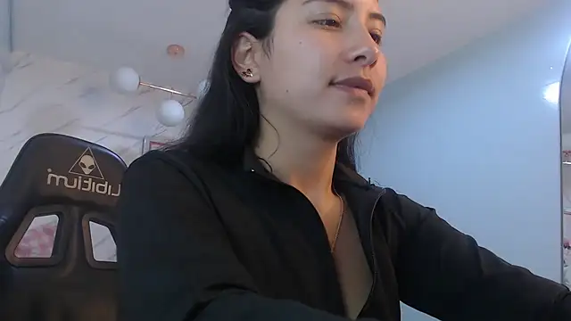 victoria hernandez t  online show from April 15, 2026, 1:40 pm