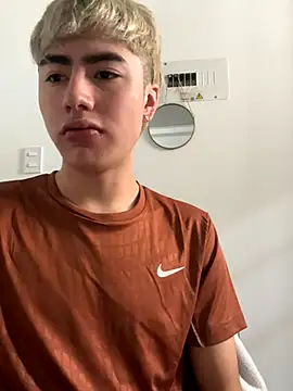 AlexanderCollman online show from December 3, 2025, 5:44 pm