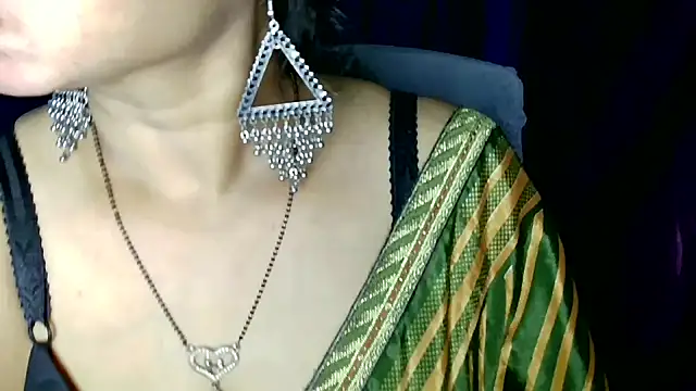 Snapshot of QUEEN_SAKHI- chatting on June 17, 2026, 6:05 am QUEEN SAKHI- online show from June 17, 2026, 6:05 am