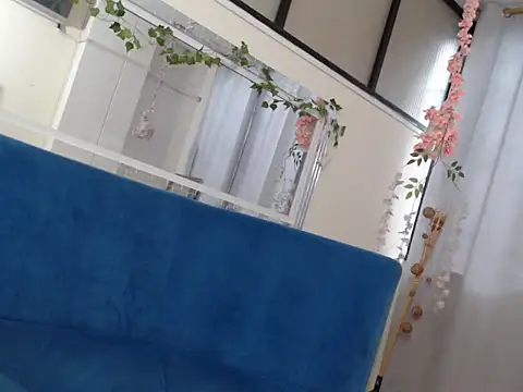 Anniie miller  online show from November 21, 2025, 7:34 pm