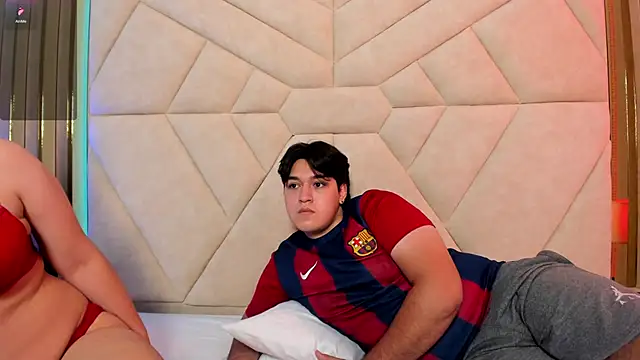 EmilyANDrew  online show from November 4, 2025, 5:06 am