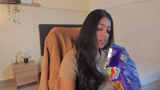 Camila Bustamante online show from June 6, 2026, 5:06 pm