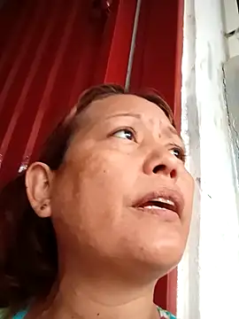 marinita13 online show from April 18, 2026, 10:43 pm