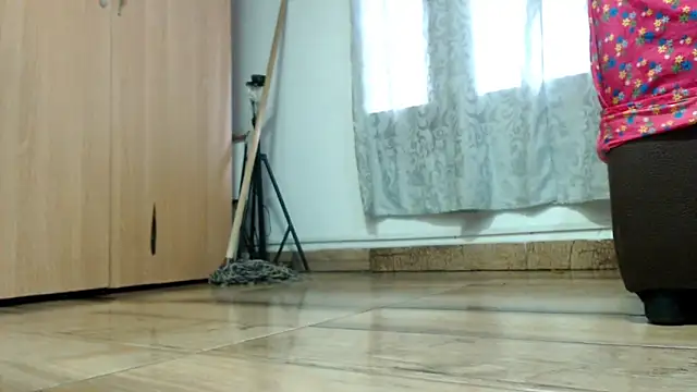 sarah aguilar online show from April 18, 2026, 7:58 pm