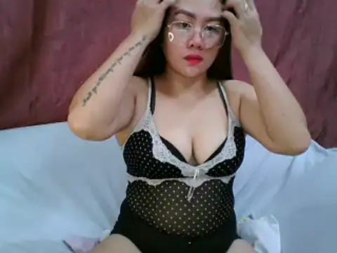 WildPussy4uxx online show from October 4, 2025, 5:11 pm