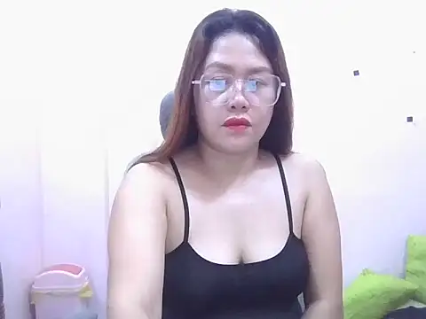 WildPussy4uxx online show from November 25, 2025, 5:07 am