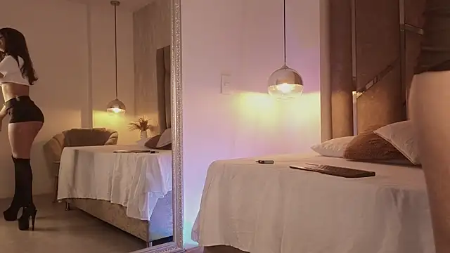 scarlethlux online show from October 24, 2025, 4:53 am