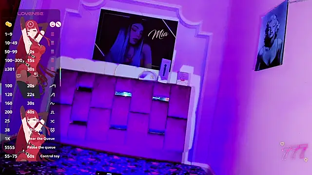 LADY-HOT-SEXY- online show from June 3, 2026, 11:10 pm