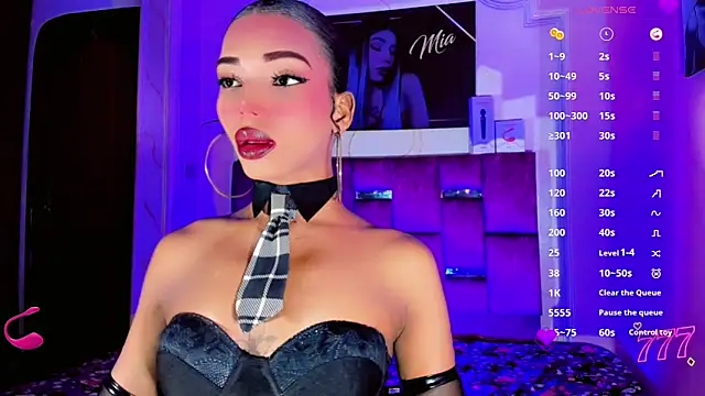 LADY-HOT-SEXY- online show from June 8, 2026, 1:28 am