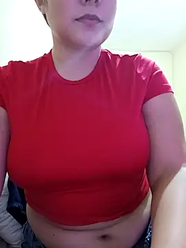 Snapshot of Theredcorazon chatting on January 6, 2026, 1:42 am Theredcorazon online show from January 6, 2026, 1:42 am