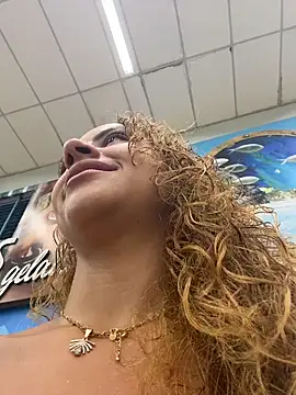 Snapshot of Chloe_Leaozinho chatting on February 15, 2026, 4:25 pm Chloe Leaozinho online show from February 15, 2026, 4:25 pm