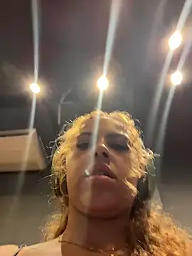 Snapshot of Chloe_Leaozinho chatting on February 20, 2026, 3:34 pm Chloe Leaozinho online show from February 20, 2026, 3:34 pm