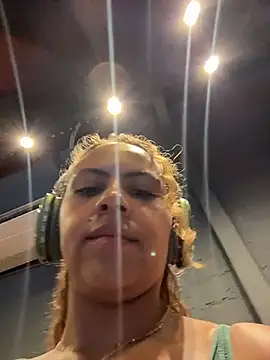 Snapshot of Chloe_Leaozinho chatting on February 22, 2026, 4:05 pm Chloe Leaozinho online show from February 22, 2026, 4:05 pm