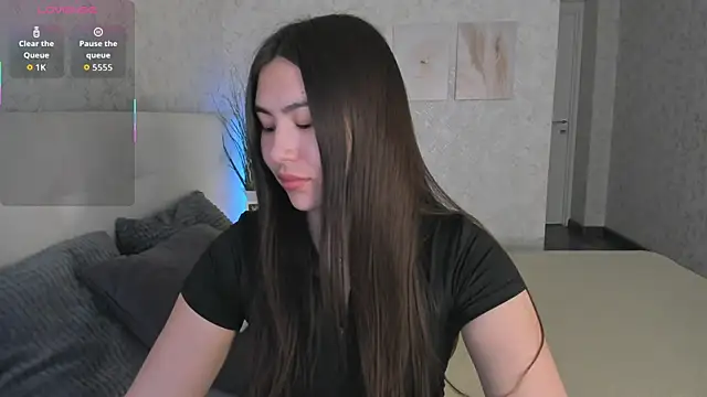 Megan Williamms online show from December 3, 2025, 9:29 am