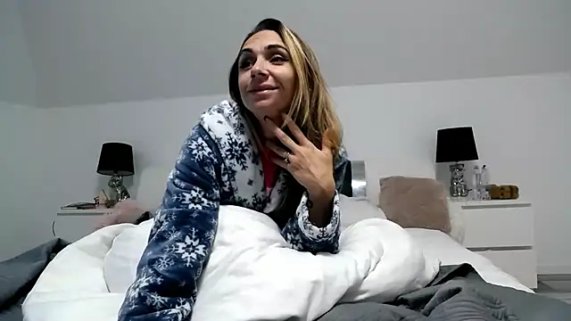 ArabianMalikah online show from November 10, 2025, 5:28 am