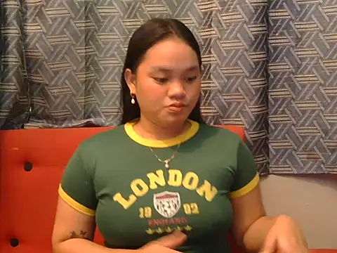 prettykrysgirl online show from June 25, 2026, 8:08 am
