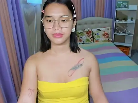 SeductiveAppleTS online show from May 19, 2026, 5:36 am