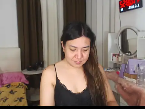 stellahugeX online show from June 3, 2026, 2:33 pm