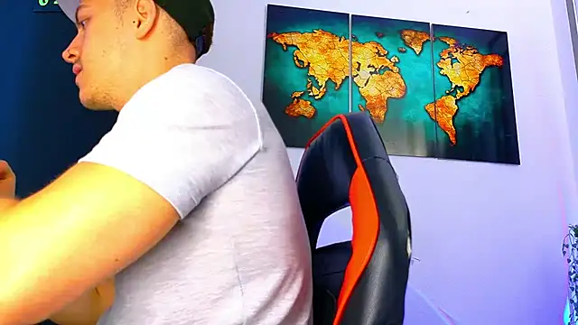 Snapshot of ALANNFERRER chatting on November 15, 2025, 11:40 am ALANNFERRER online show from November 15, 2025, 11:40 am