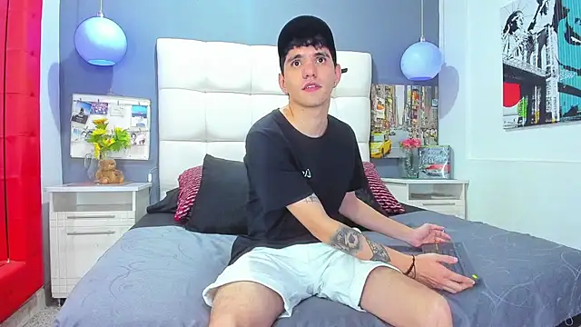 Matteo12  online show from October 26, 2025, 4:51 am