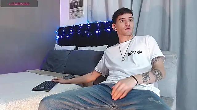 Matteo12  online show from November 20, 2025, 4:45 am