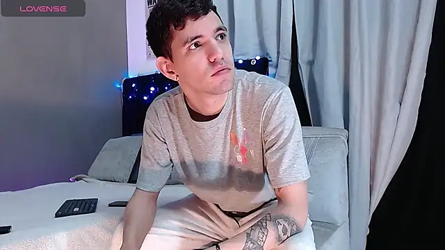 Matteo12  online show from November 29, 2025, 6:16 am