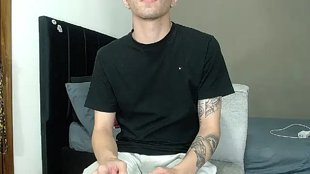 Matteo12  online show from February 7, 2026, 1:53 am