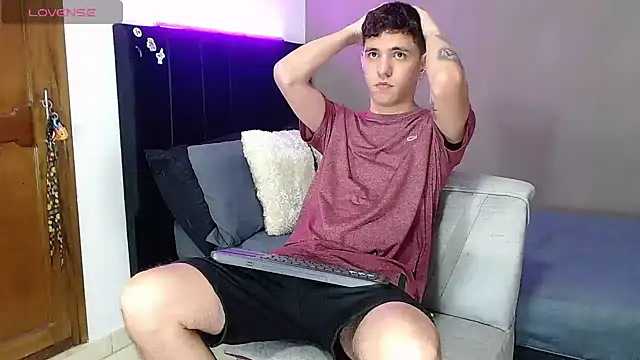 Matteo12  online show from April 10, 2026, 12:05 am