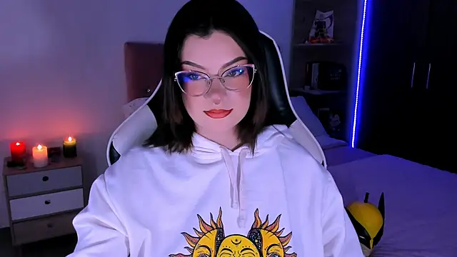 OphelianaRose33 online show from October 19, 2025, 7:25 pm