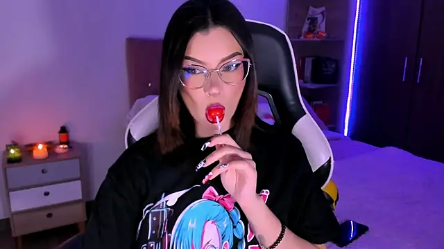 OphelianaRose33 online show from November 1, 2025, 11:18 pm