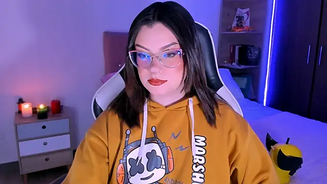 OphelianaRose33 online show from November 16, 2025, 9:31 pm