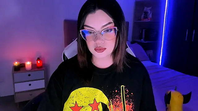 OphelianaRose33 online show from December 2, 2025, 12:27 am