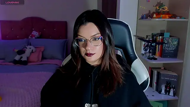 OphelianaRose33 online show from March 26, 2026, 10:15 pm