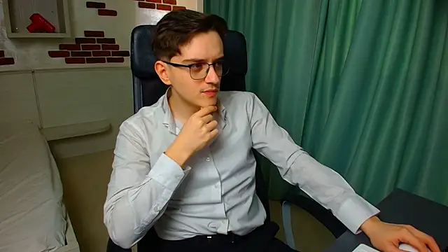 FelixStarkk online show from April 20, 2026, 4:37 am