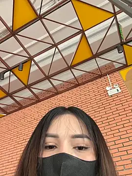 Linh 2004 online show from February 11, 2026, 4:50 am