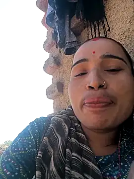 Hot raaani online show from December 18, 2025, 7:14 am