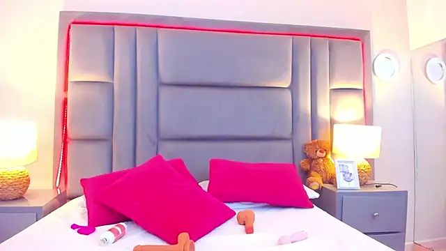 Snapshot of GabyMoreau chatting on October 29, 2025, 8:21 pm GabyMoreau online show from October 29, 2025, 8:21 pm