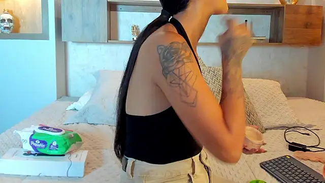 Emilly Beaumont online show from January 8, 2026, 11:45 am