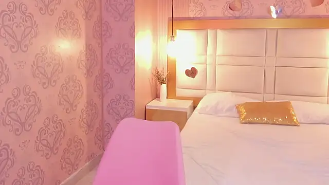 luna hot ass online show from February 17, 2026, 9:10 pm