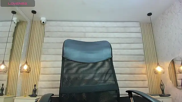 keytinthomson  online show from February 14, 2026, 7:43 pm