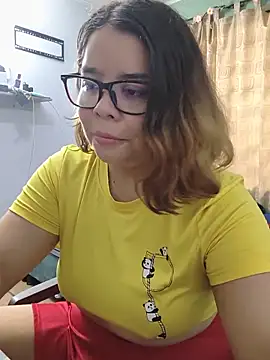 Snapshot of saenz_eymi chatting on June 10, 2026, 5:12 pm saenz eymi online show from June 10, 2026, 5:12 pm