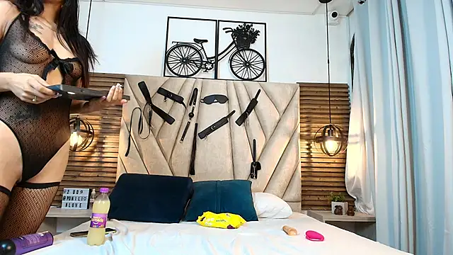 Cinthiabaker online show from November 26, 2025, 11:55 am