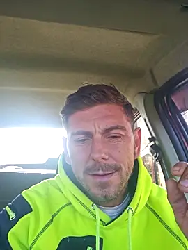 Snapshot of Alex-andru88 chatting on October 17, 2025, 7:00 am Alex-andru88 online show from October 17, 2025, 7:00 am