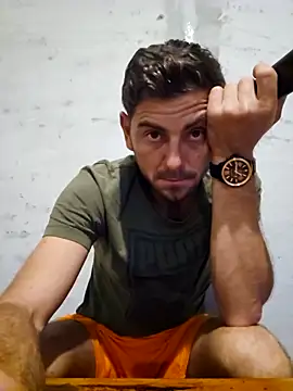 Snapshot of Alex-andru88 chatting on October 24, 2025, 4:14 pm Alex-andru88 online show from October 24, 2025, 4:14 pm