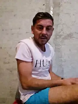 Snapshot of Alex-andru88 chatting on November 18, 2025, 9:47 am Alex-andru88 online show from November 18, 2025, 9:47 am