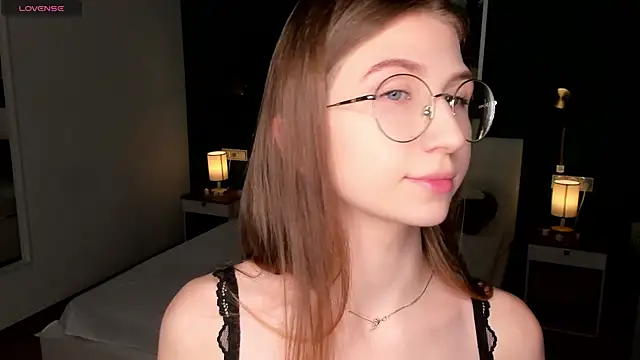 Snapshot of EditaBand chatting on November 6, 2025, 7:48 pm EditaBand online show from November 6, 2025, 7:48 pm